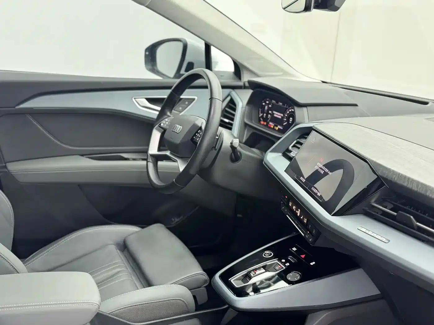 Audi Q5 e-tron 2023 Model 40 e-tron Star Edition Mech Suit — миниатюра 13