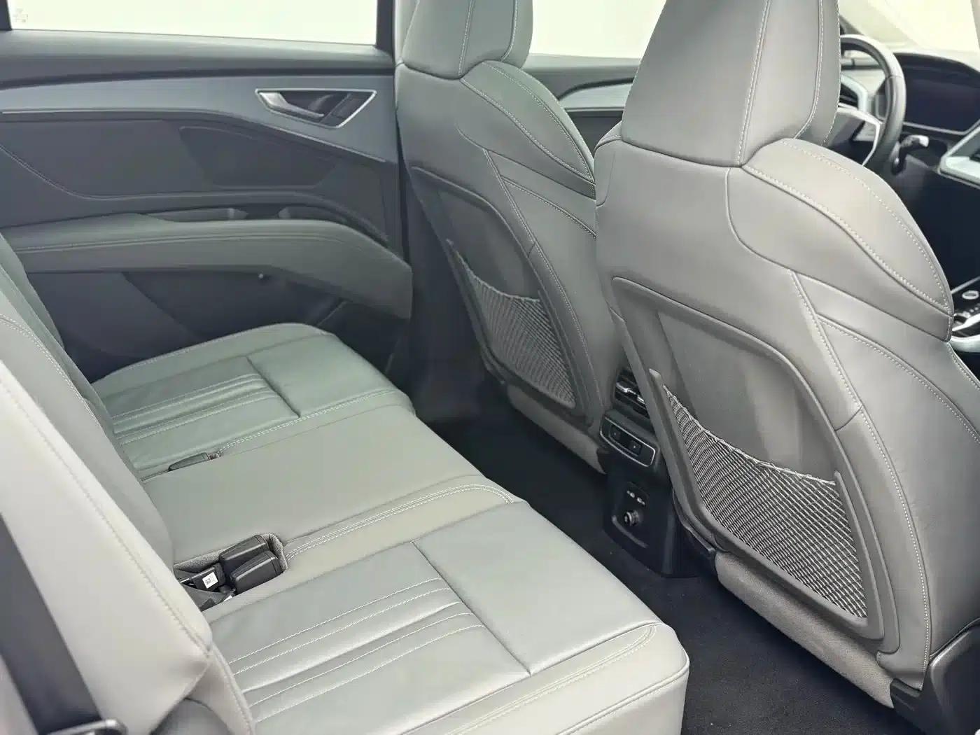 Audi Q5 e-tron 2023 Model 40 e-tron Star Edition Mech Suit — миниатюра 14
