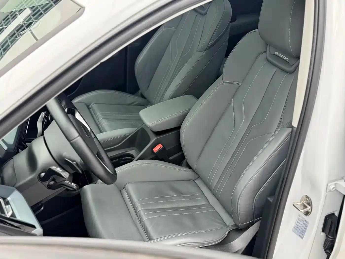 Audi Q5 e-tron 2023 Model 40 e-tron Star Edition Mech Suit — миниатюра 16