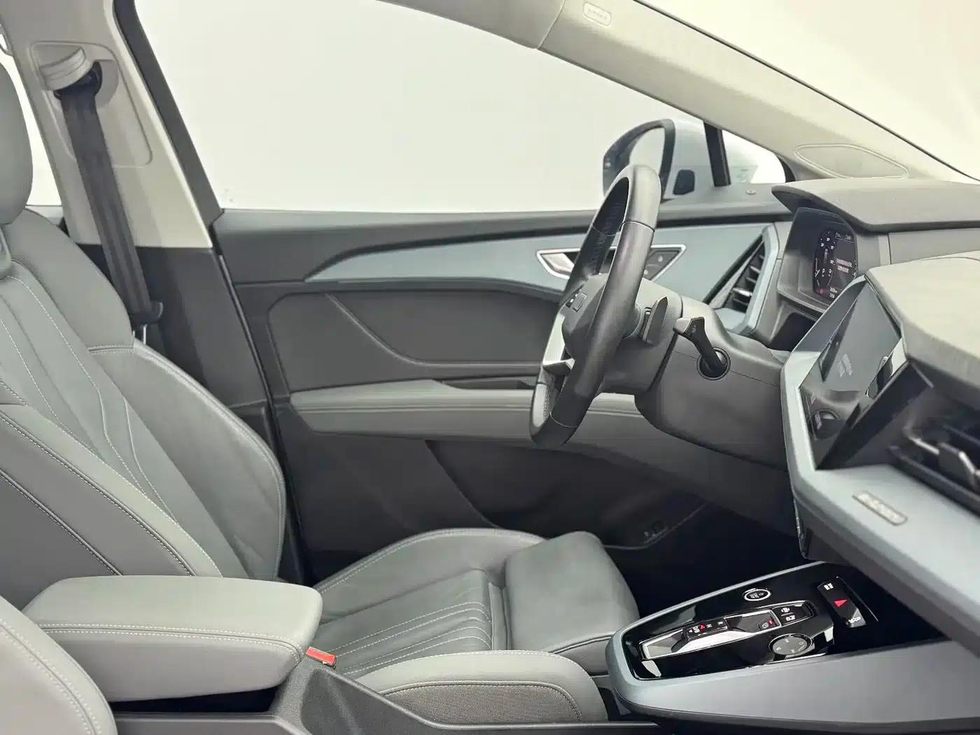 Audi Q5 e-tron 2023 Model 40 e-tron Star Edition Mech Suit — миниатюра 18