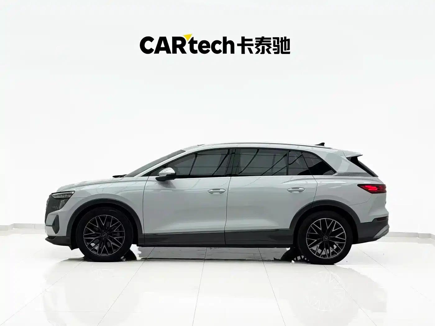 Audi Q5 e-tron 2023 Model 40 e-tron Star Edition Mech Suit — миниатюра 3