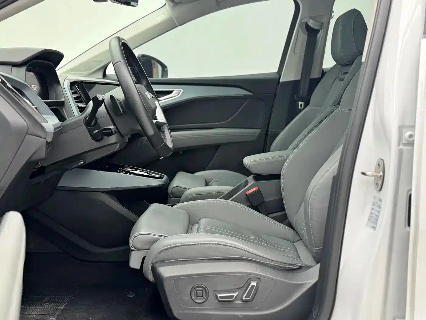 Audi Q5 e-tron 2023 Model 40 e-tron Star Edition Mech Suit — миниатюра 5