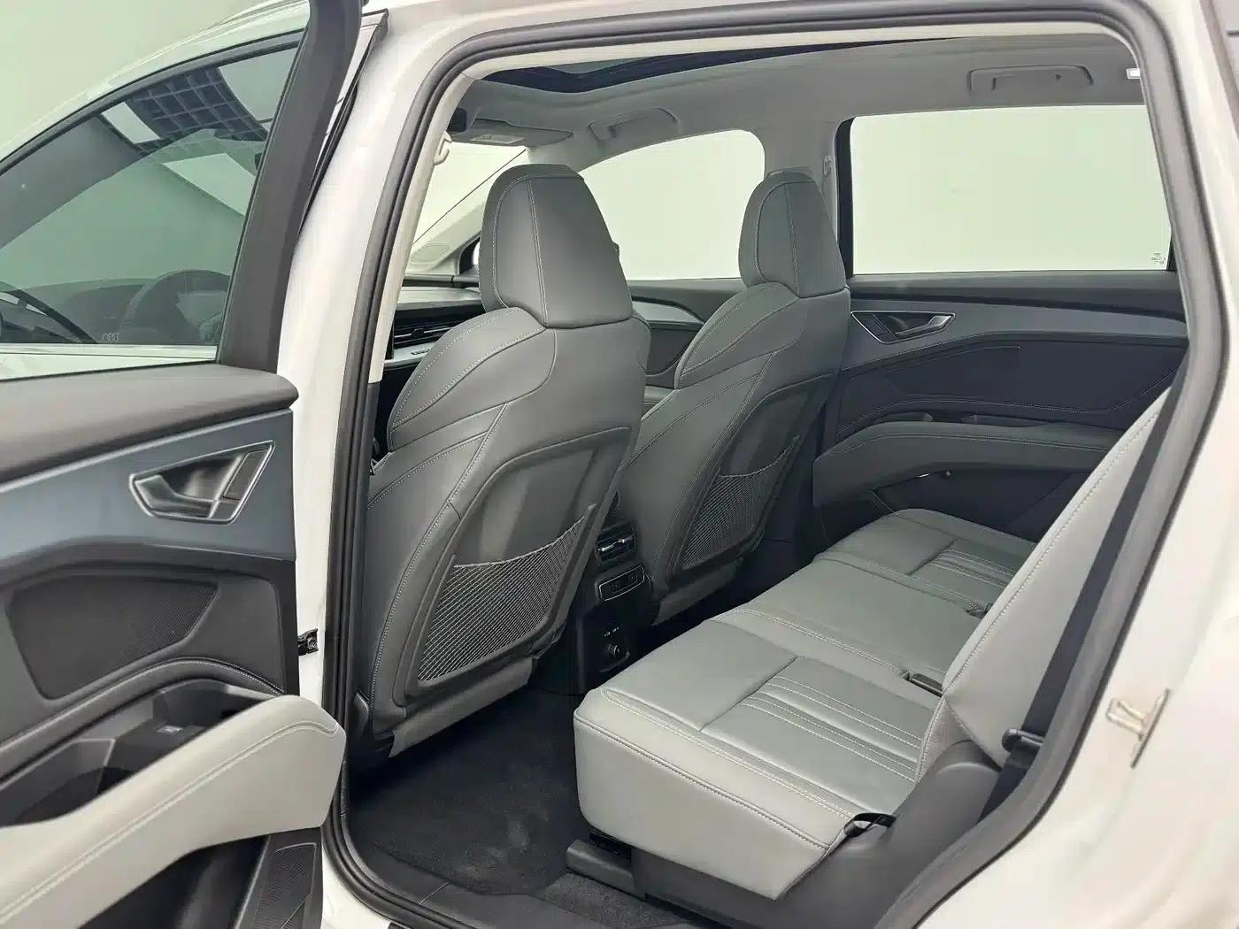 Audi Q5 e-tron 2023 Model 40 e-tron Star Edition Mech Suit — миниатюра 6