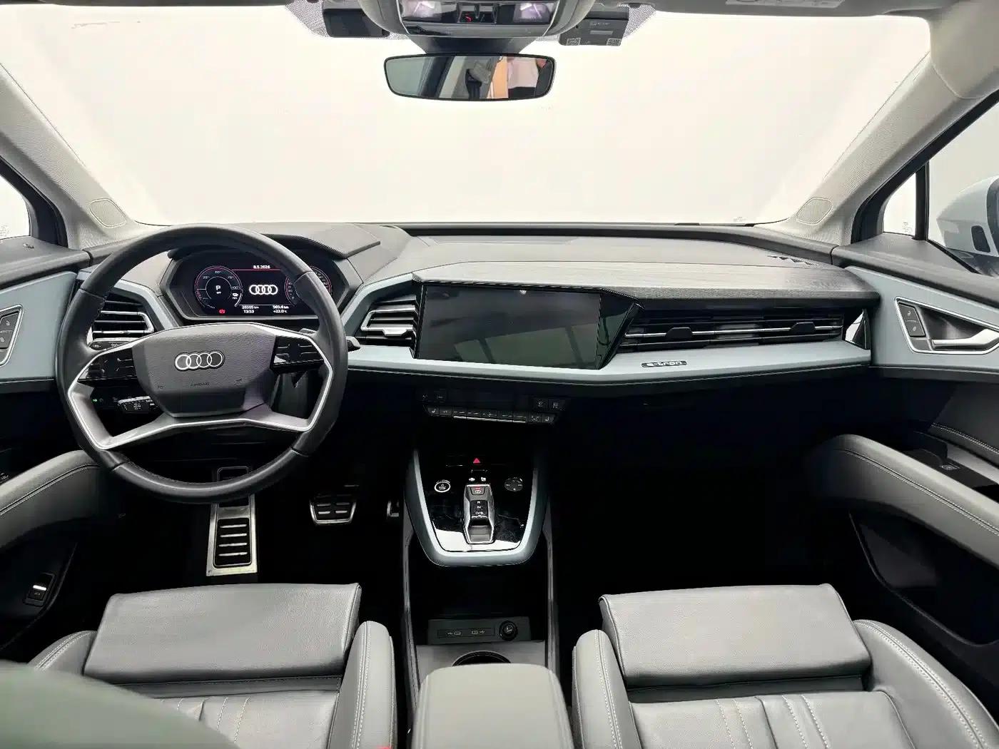 Audi Q5 e-tron 2023 Model 40 e-tron Star Edition Mech Suit — миниатюра 8