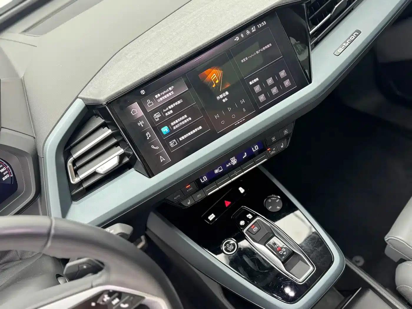 Audi Q5 e-tron 2023 Model 40 e-tron Star Edition Mech Suit — миниатюра 10