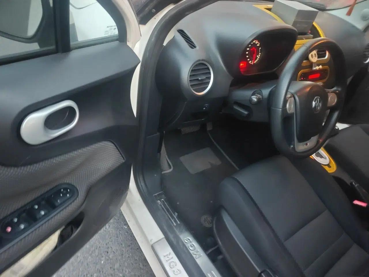 MG 3 2014 1.3L AMT Comfort Edition — миниатюра 17