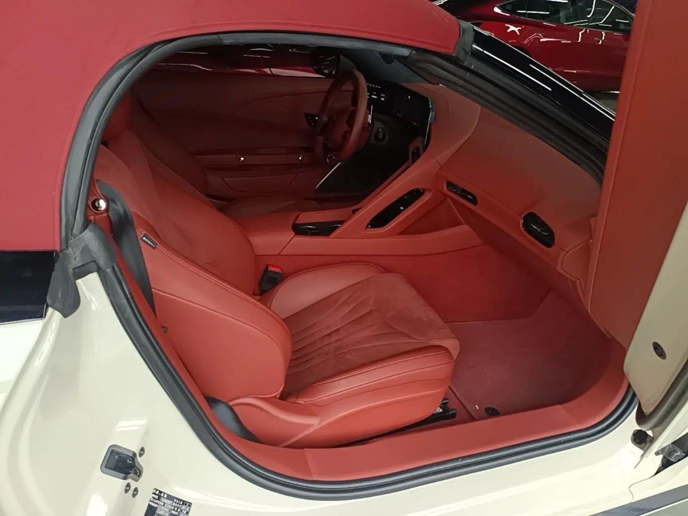 MG Cyberster 2024 520 km Legendary All-Wheel-Drive Red Canopy Version — миниатюра 23