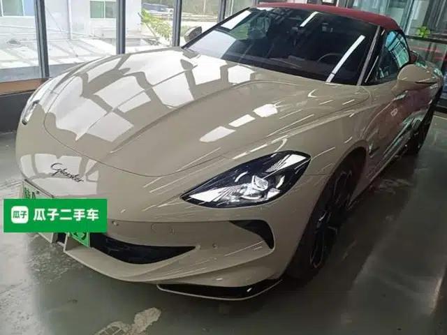 MG Cyberster 2024 520 km Legendary All-Wheel-Drive Red Canopy Version