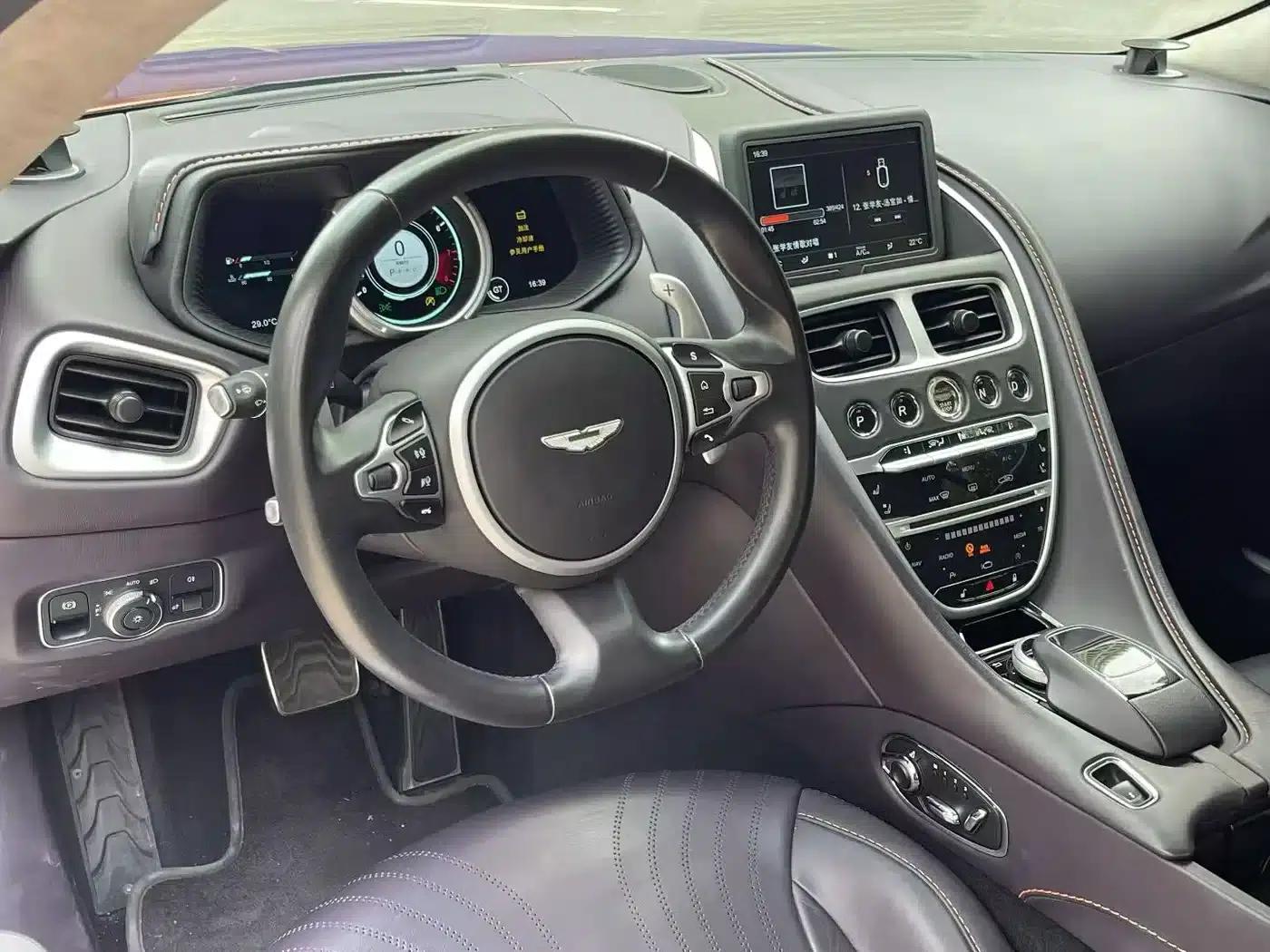 Aston Martin DB11 2019 4.0T V8 Coupe — миниатюра 2