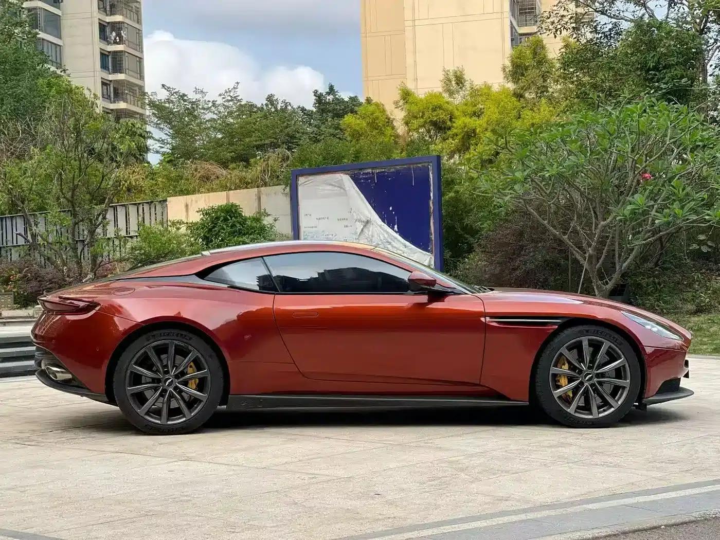 Aston Martin DB11 2019 4.0T V8 Coupe — миниатюра 5