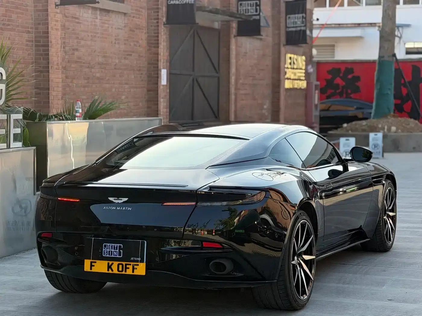 Aston Martin DB11 2019 4.0T V8 Coupe — миниатюра 4
