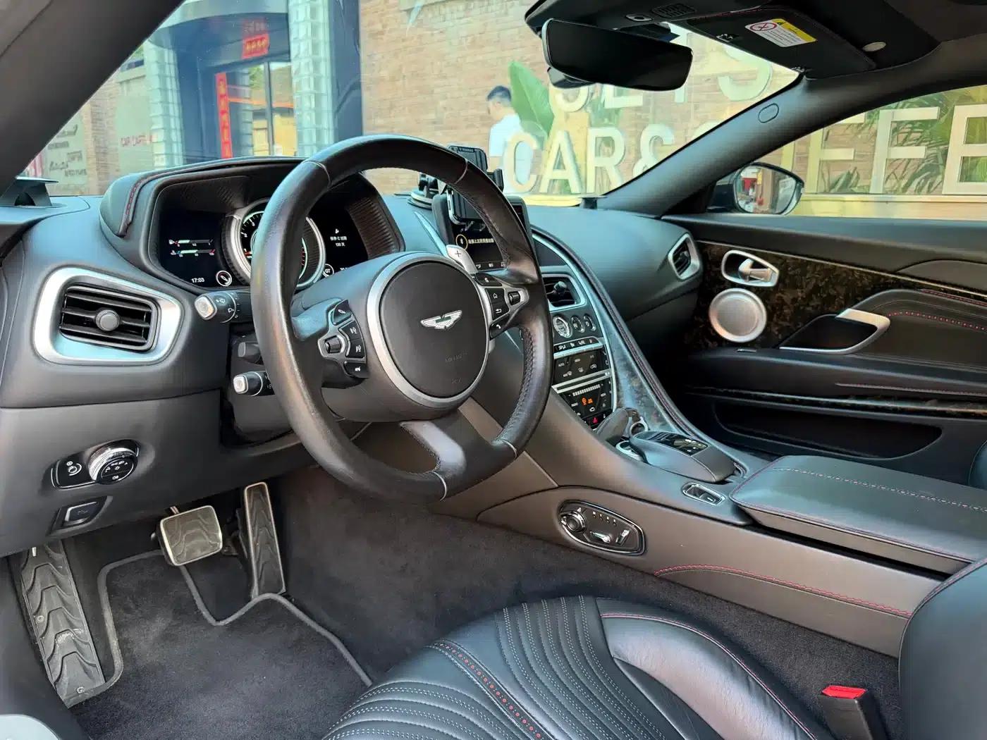 Aston Martin DB11 2019 4.0T V8 Coupe — миниатюра 6