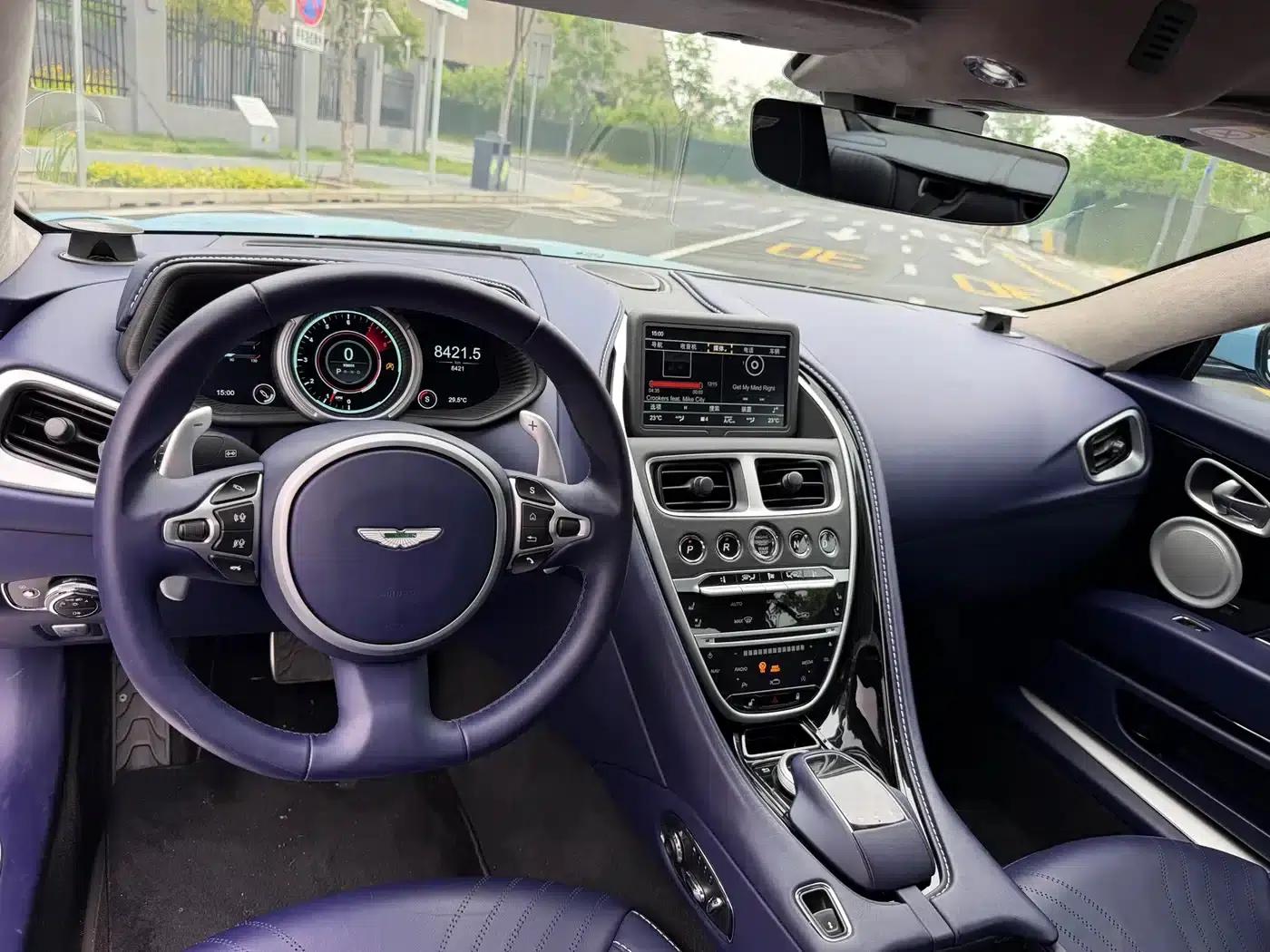 Aston Martin DB11 2019 4.0T V8 Coupe — миниатюра 11