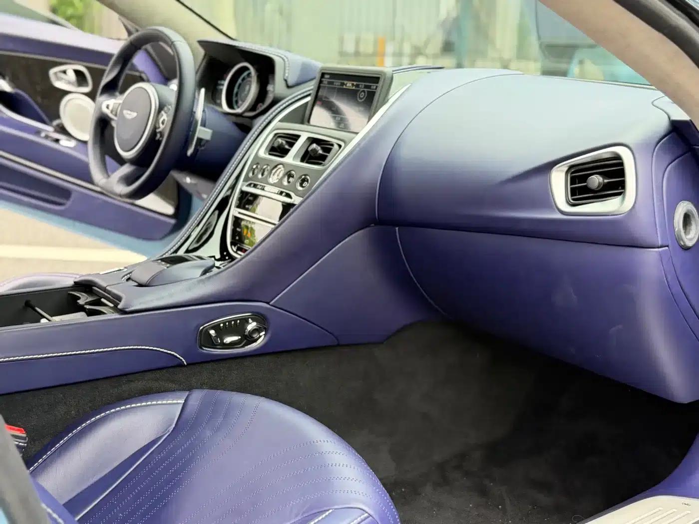 Aston Martin DB11 2019 4.0T V8 Coupe — миниатюра 13