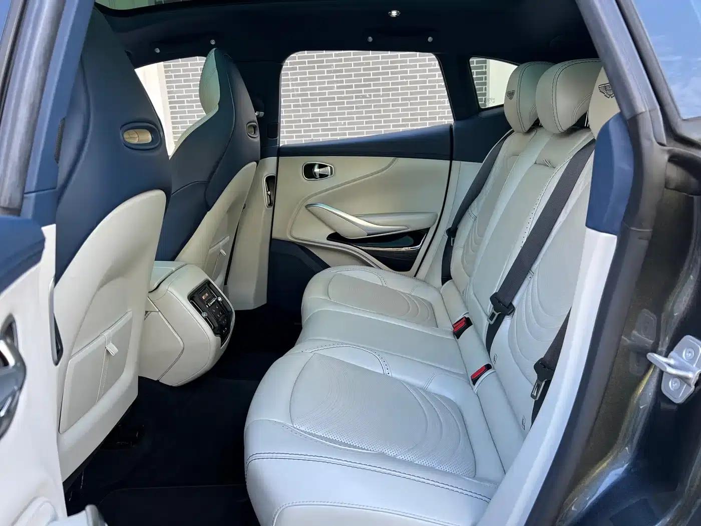 2023 Aston Martin DBX 4.0T V8 — миниатюра 14