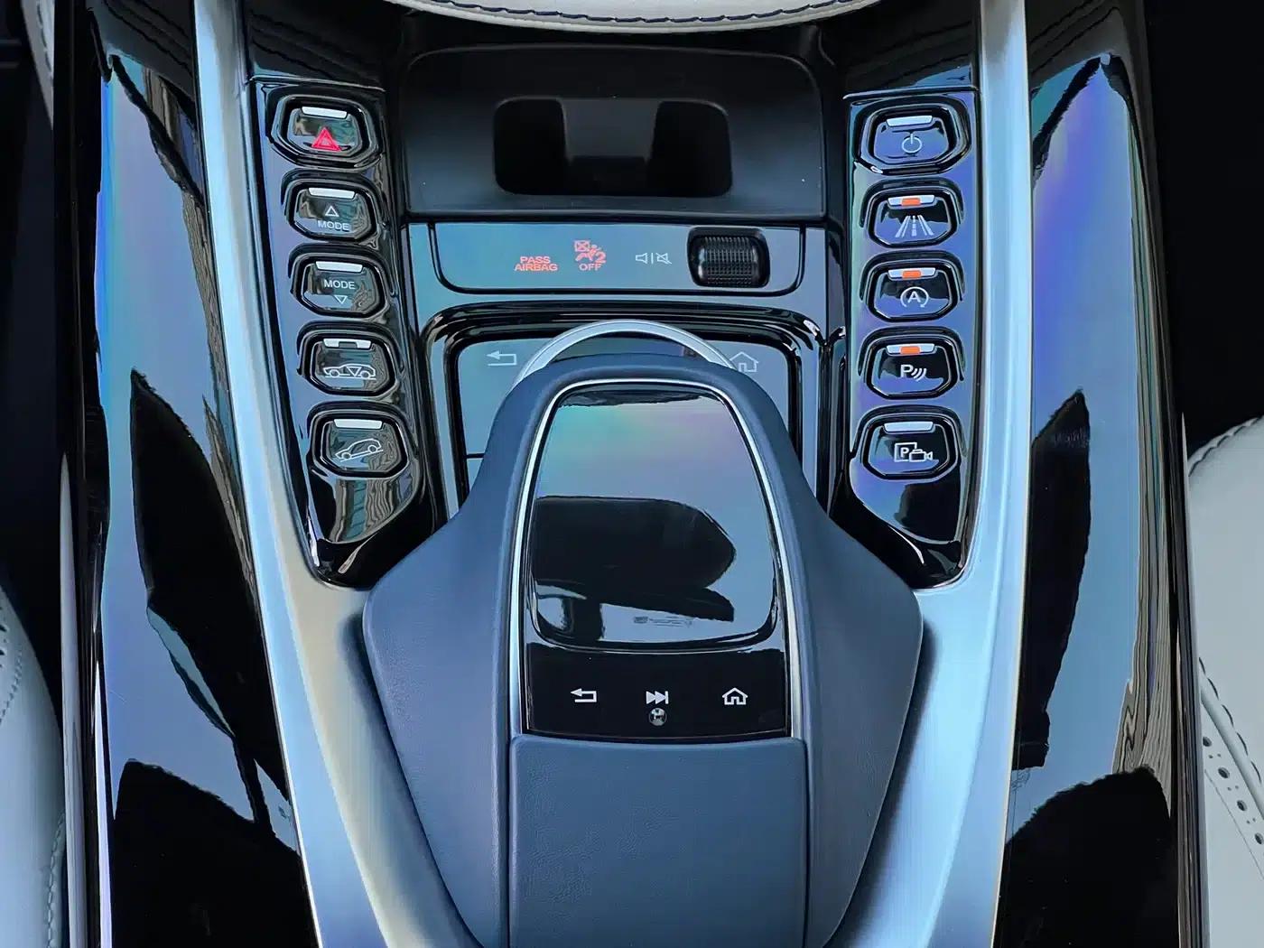 2023 Aston Martin DBX 4.0T V8 — миниатюра 20