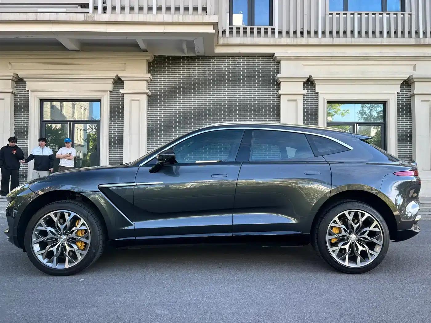 2023 Aston Martin DBX 4.0T V8 — миниатюра 7