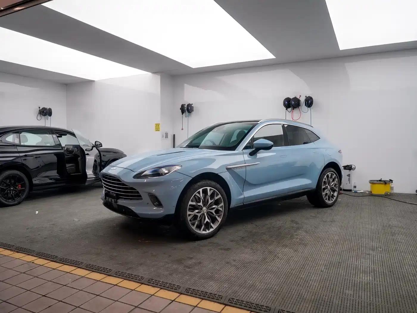 Aston Martin DBX 2022 3.0T STRAIGHT-SIX — миниатюра 1