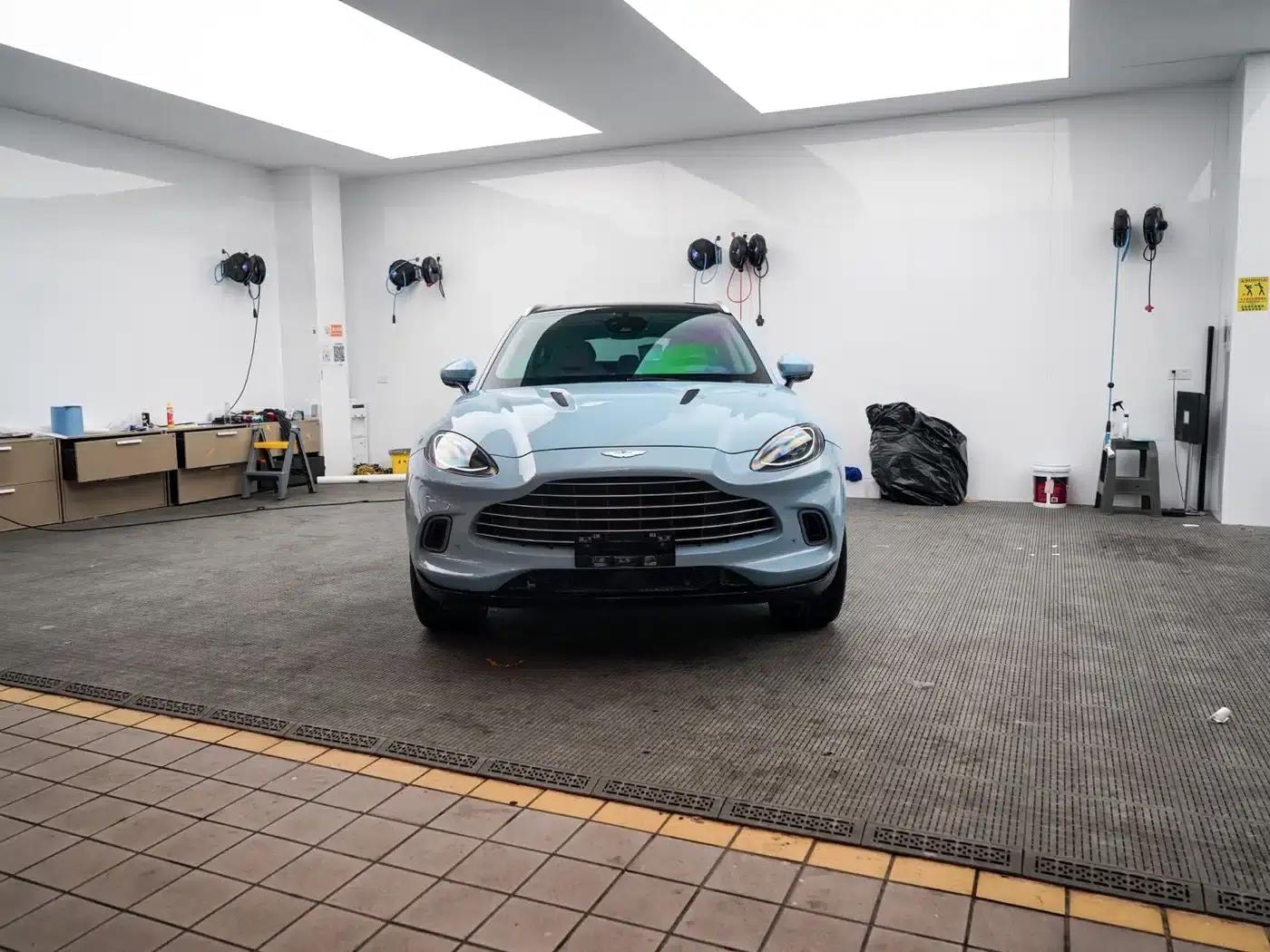 Aston Martin DBX 2022 3.0T STRAIGHT-SIX — миниатюра 2