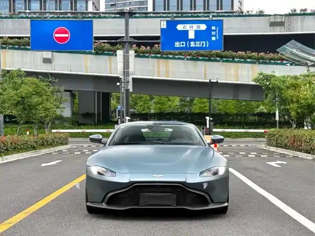 2018 V8 Vantage 4.0T V8 Coupe