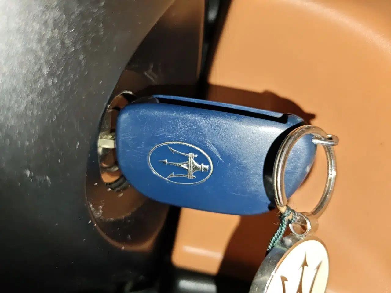 Maserati GranTurismo 2013 4.7L Sport Automatic — миниатюра 9