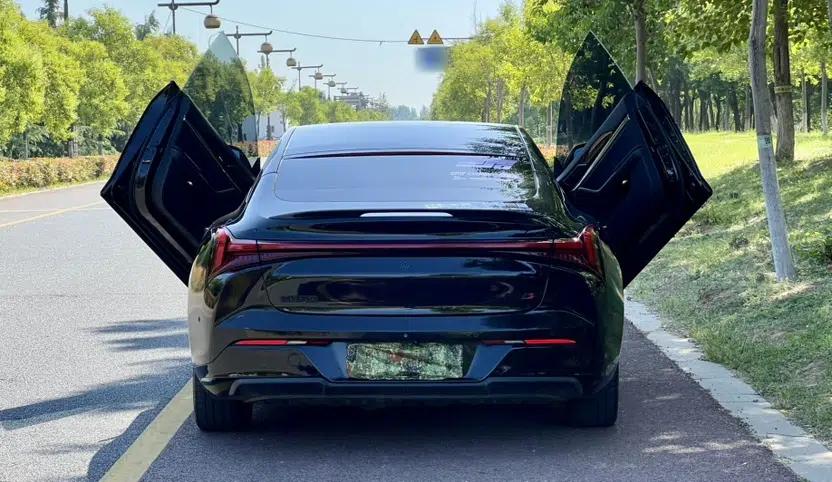 NETA S 2022 All-Electric 650 km Four-Wheel Drive Flagship Edition — миниатюра 3