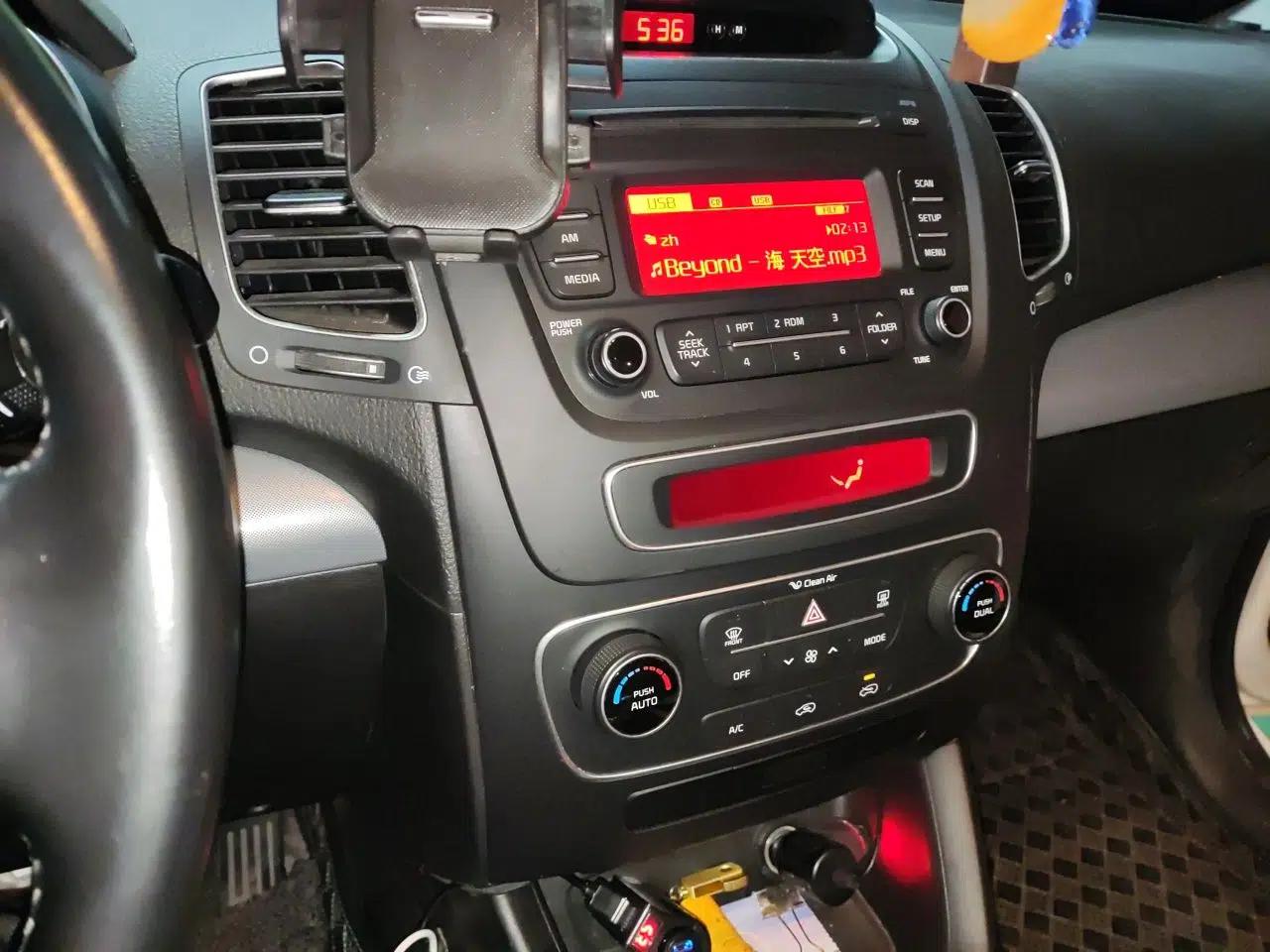 Kia Sorento 2013 2.4L 7-Seater Gasoline Comfort Version China IV Standard — миниатюра 14