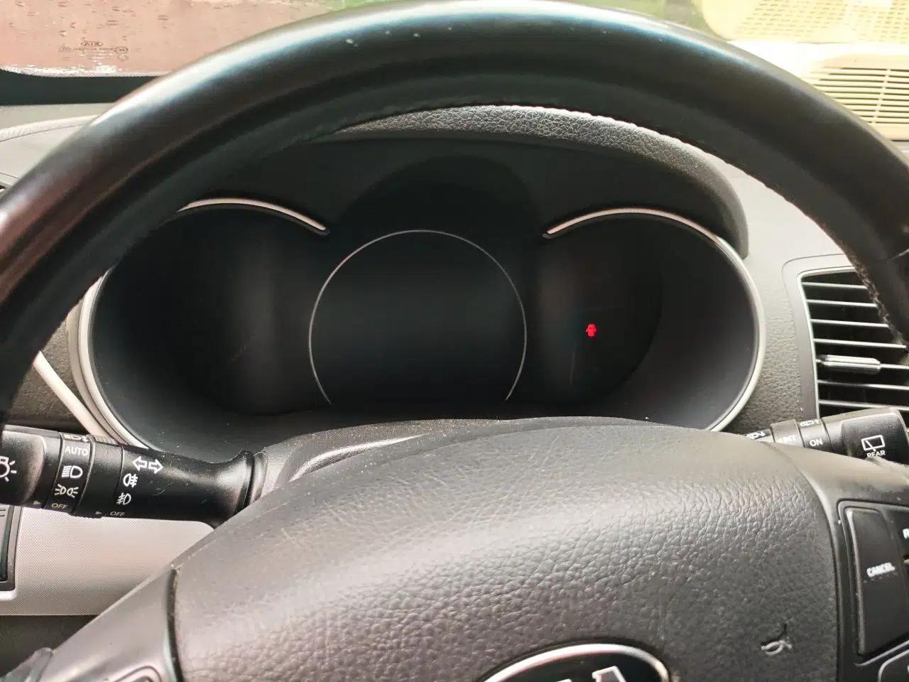 Kia Sorento 2013 2.4L 7-seat Gasoline Luxury Edition — миниатюра 12