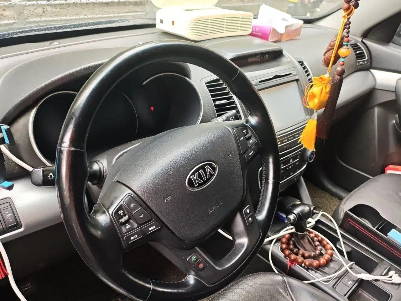Kia Sorento 2013 2.4L 7-seat Gasoline Luxury Edition — миниатюра 17