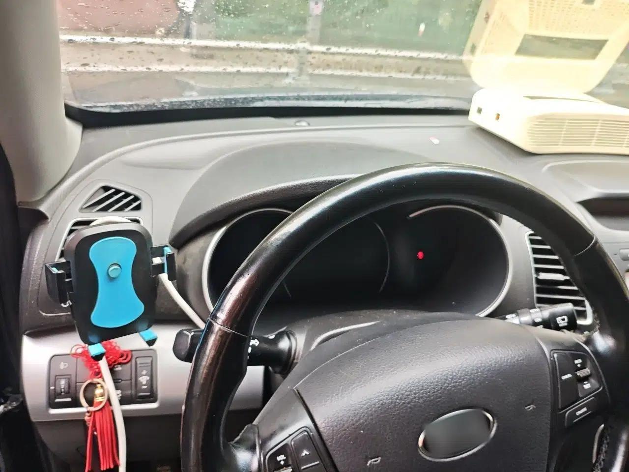 Kia Sorento 2013 2.4L 7-seat Gasoline Luxury Edition — миниатюра 10