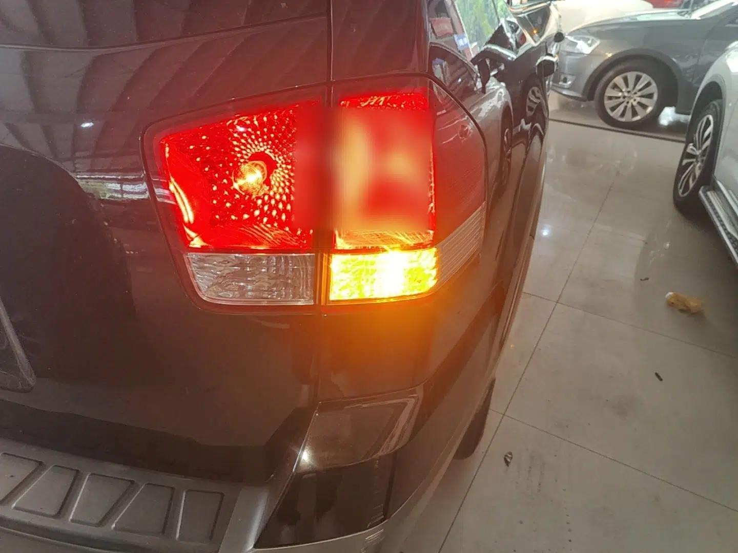 Kia Borrego 2015 3.8L Luxury Edition China IV — миниатюра 7