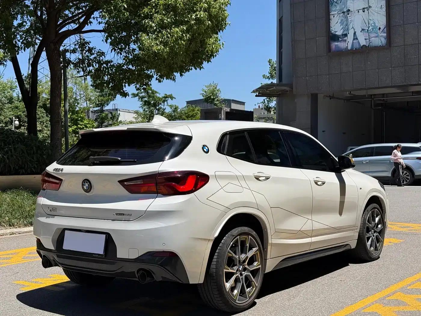 BMW X2 2023 xDrive 25i Shining Edition — миниатюра 4