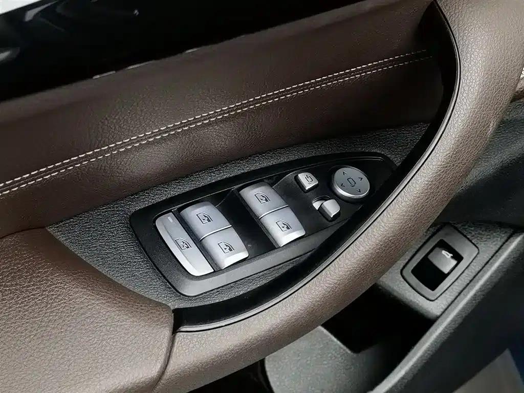 2021 BMW X2 Facelift sDrive25i M Sport Package — миниатюра 9