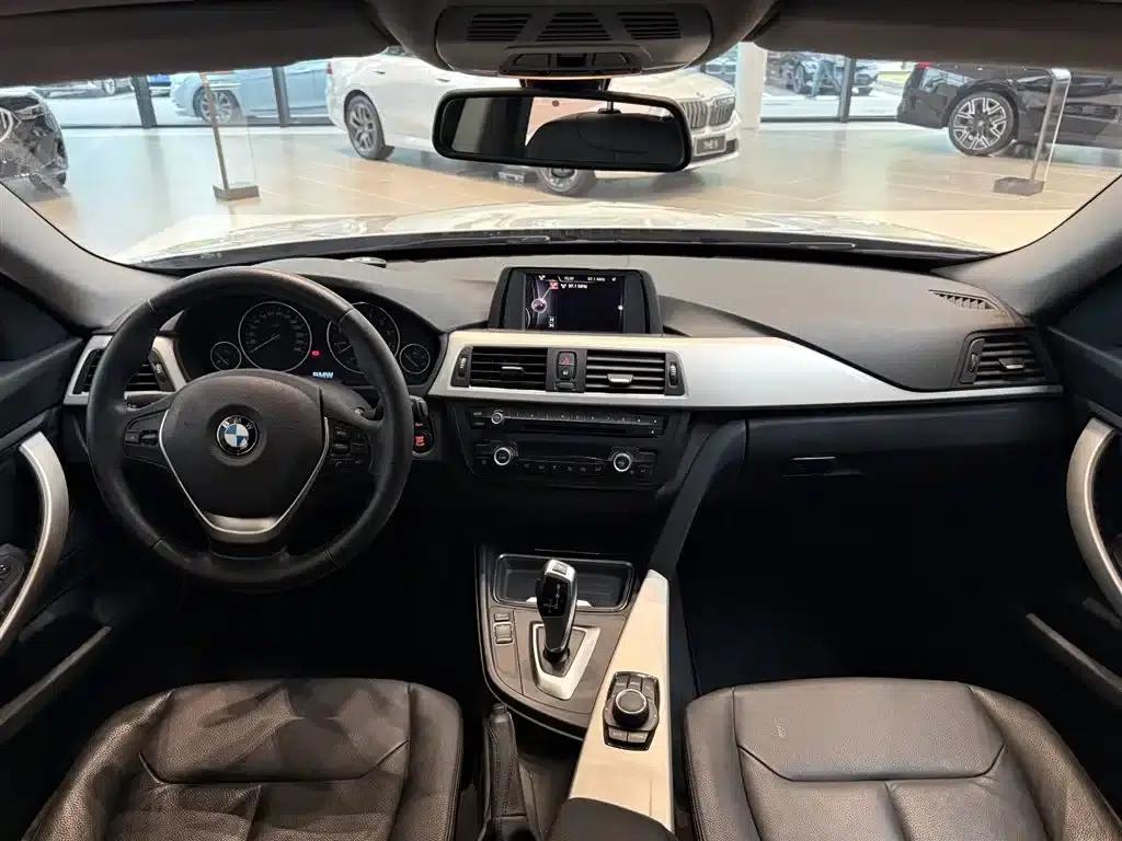 BMW 3 Series GT 2013 320i Leading Edition — миниатюра 5