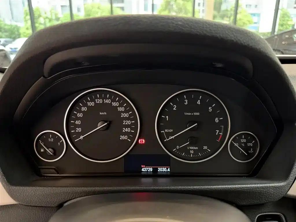 BMW 3 Series GT 2013 320i Leading Edition — миниатюра 10
