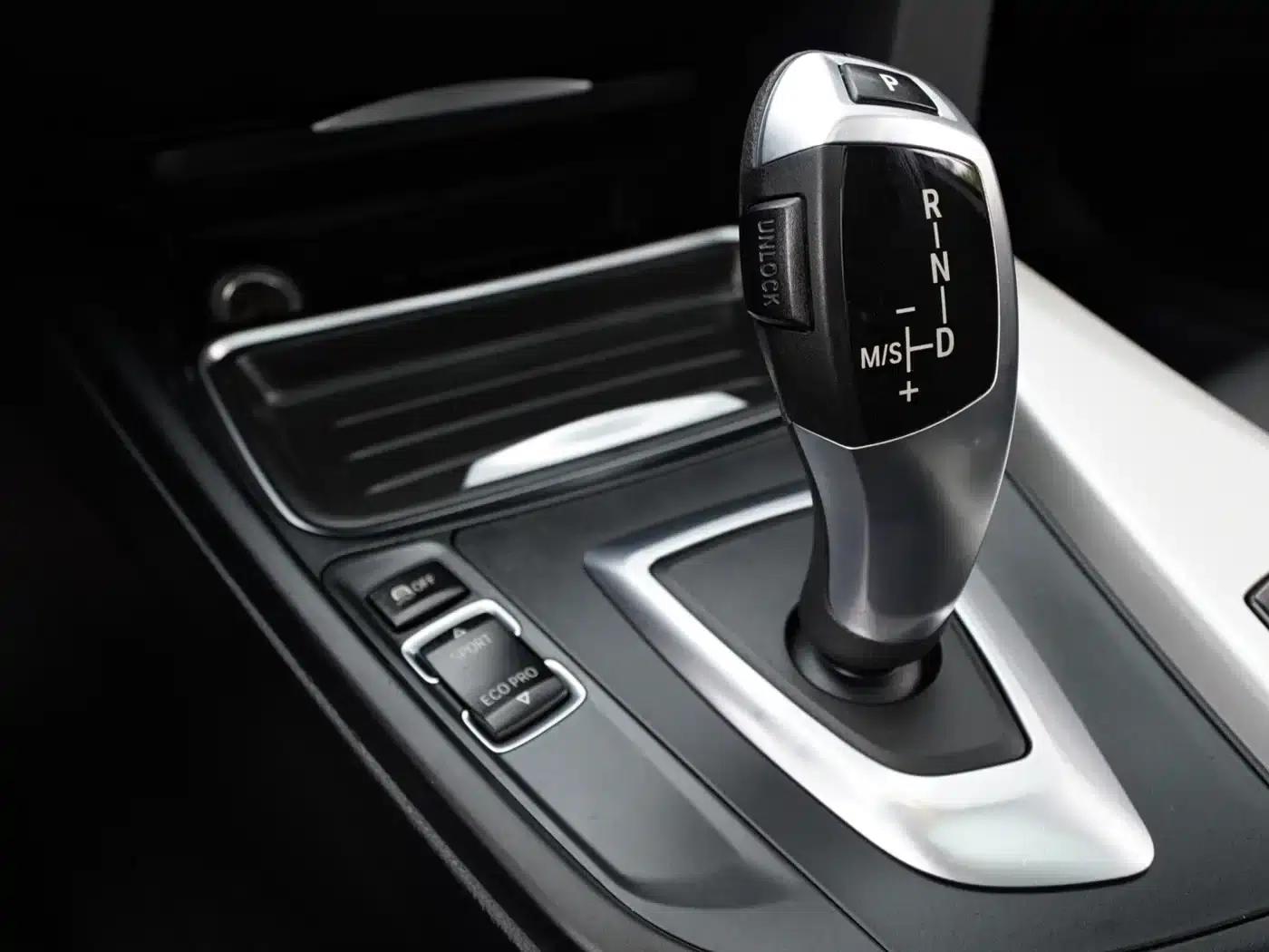 BMW 3 Series GT 2013 320i Leading Edition — миниатюра 2