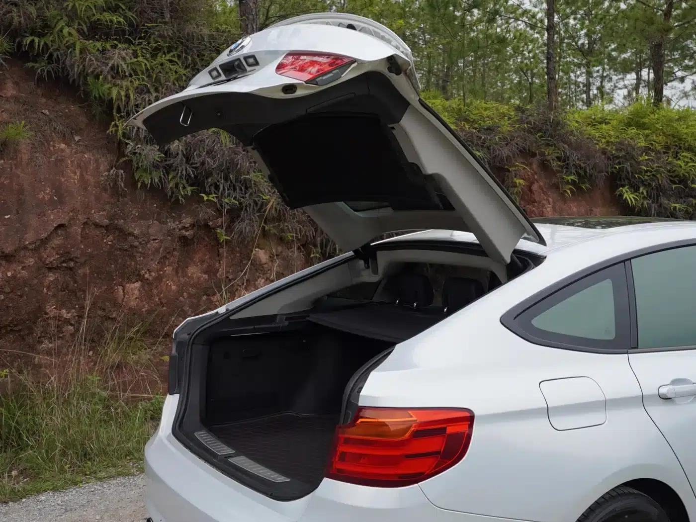 BMW 3 Series GT 2013 320i Leading Edition — миниатюра 32