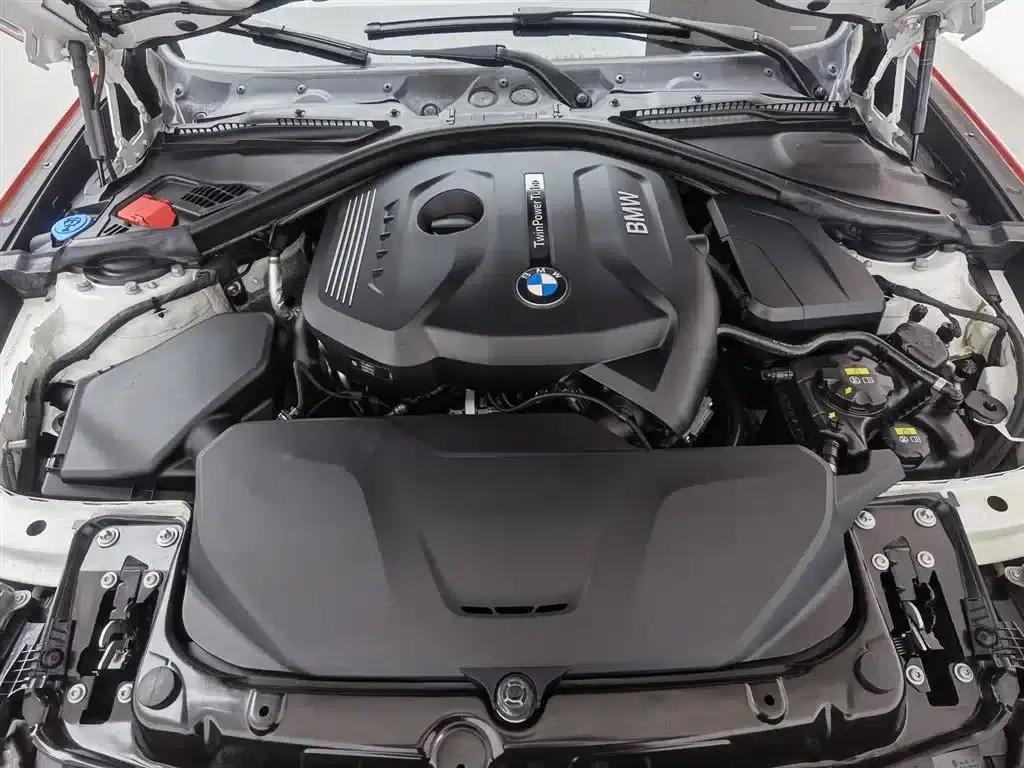 2020 BMW 3 Series GT 320i M Sport Package — миниатюра 6