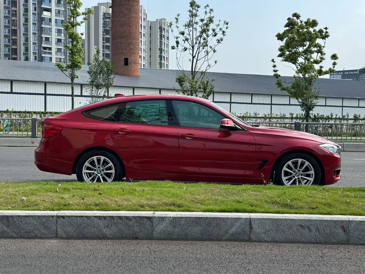BMW 3 Series GT 2013 320i Leading Edition — миниатюра 12
