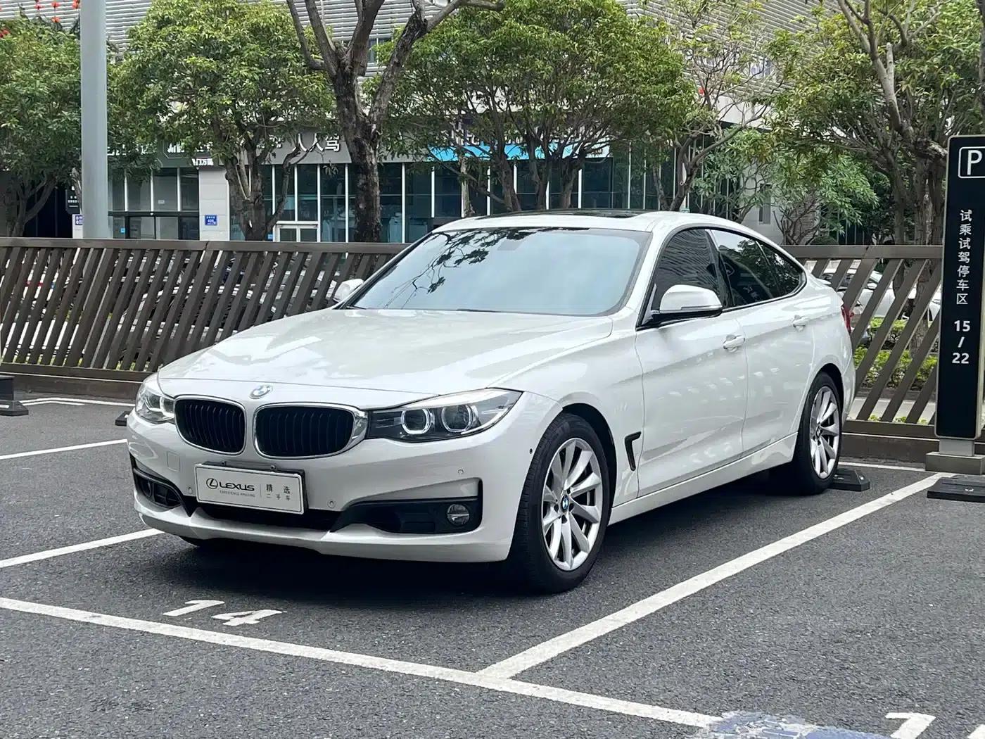BMW 3 Series GT 2018 320i Fashion Edition — миниатюра 1