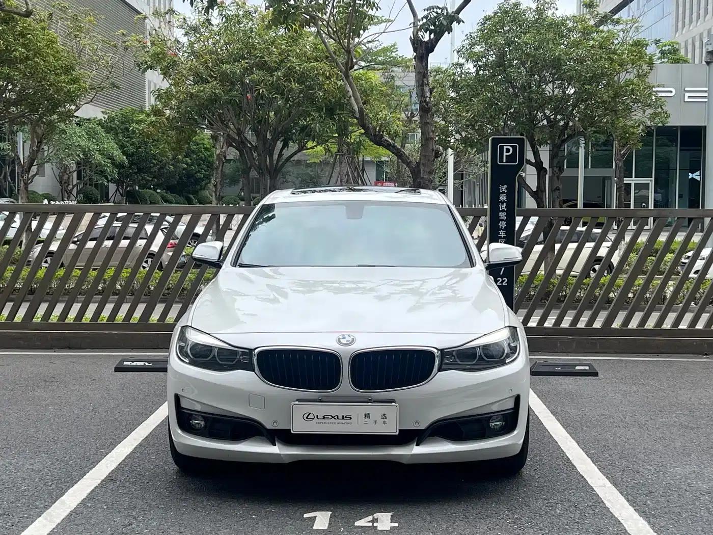 BMW 3 Series GT 2018 320i Fashion Edition — миниатюра 2