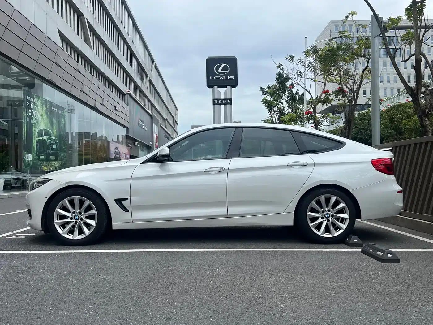 BMW 3 Series GT 2018 320i Fashion Edition — миниатюра 4