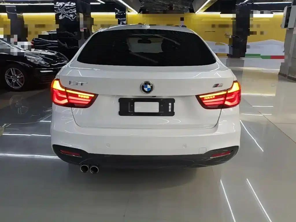 2019 BMW 3 Series GT 320i M Sport Package — миниатюра 6