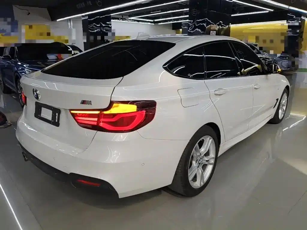 2019 BMW 3 Series GT 320i M Sport Package — миниатюра 7