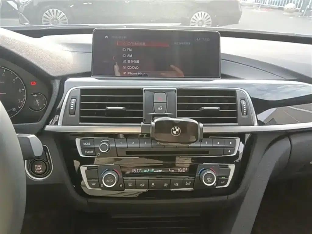 2019 BMW 3 Series GT 320i M Sport Package — миниатюра 13