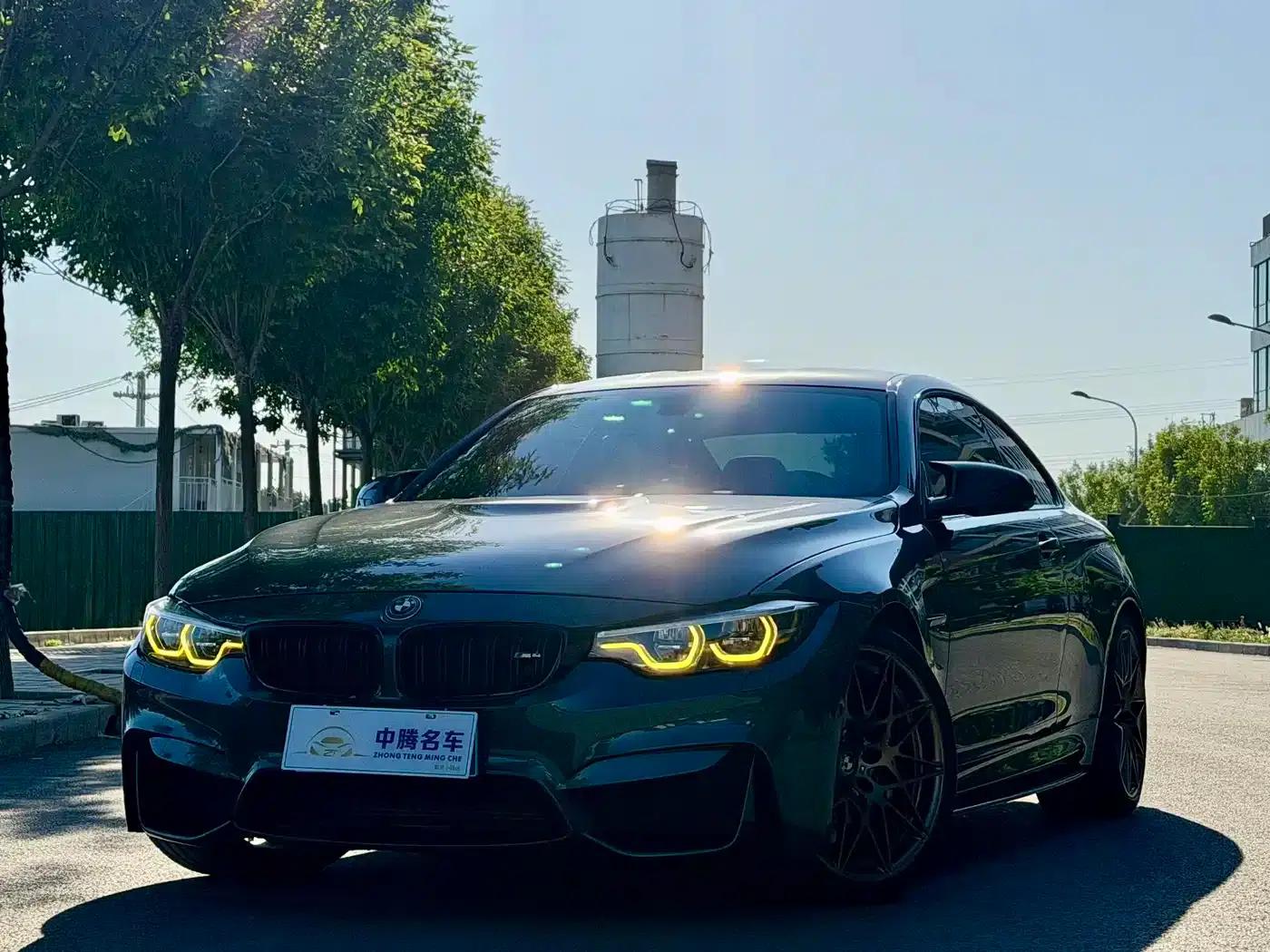 2017 BMW M4 Coupe Fan Edition — миниатюра 1