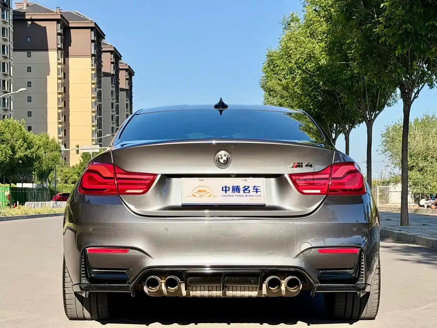 2017 BMW M4 Coupe Fan Edition — миниатюра 31
