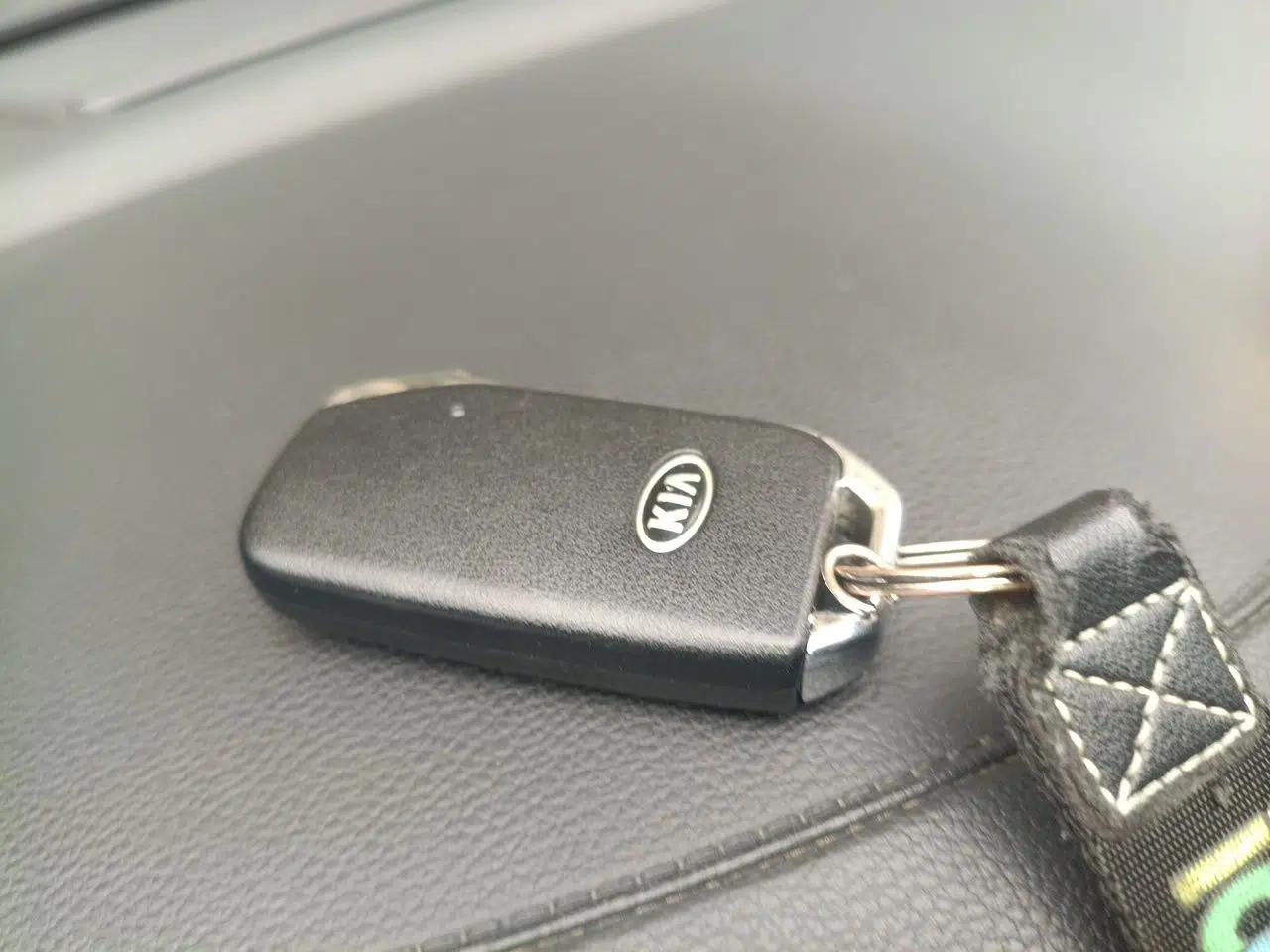 Kia K3 New Energy 2019 1.6L PHEV Smart Connectivity Edition — миниатюра 9