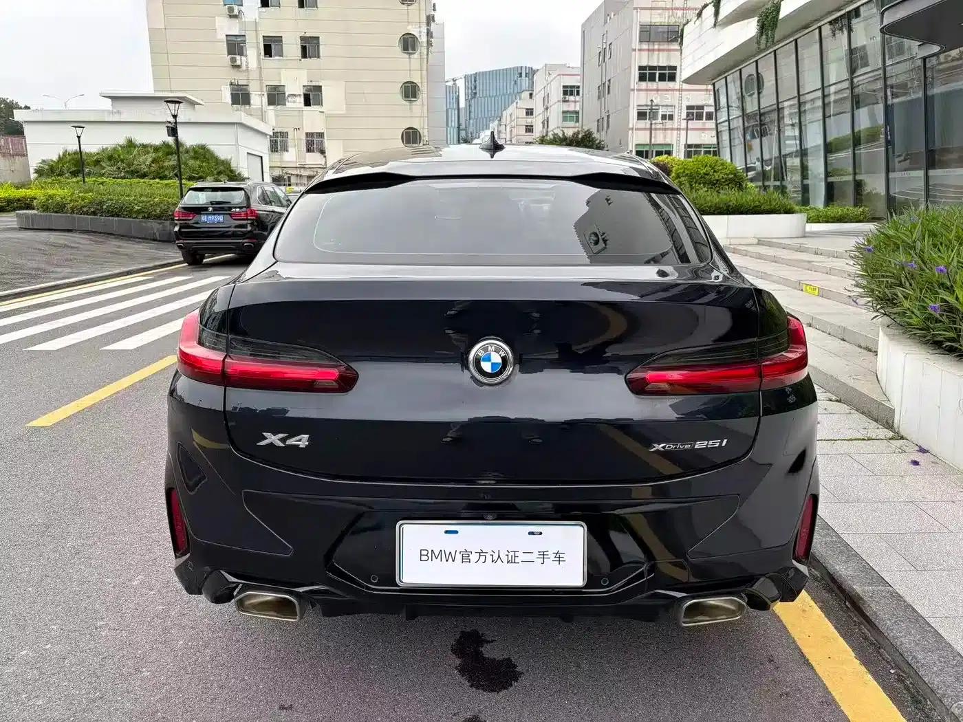 2022 BMW X4 xDrive 25i M Sport Package — миниатюра 4