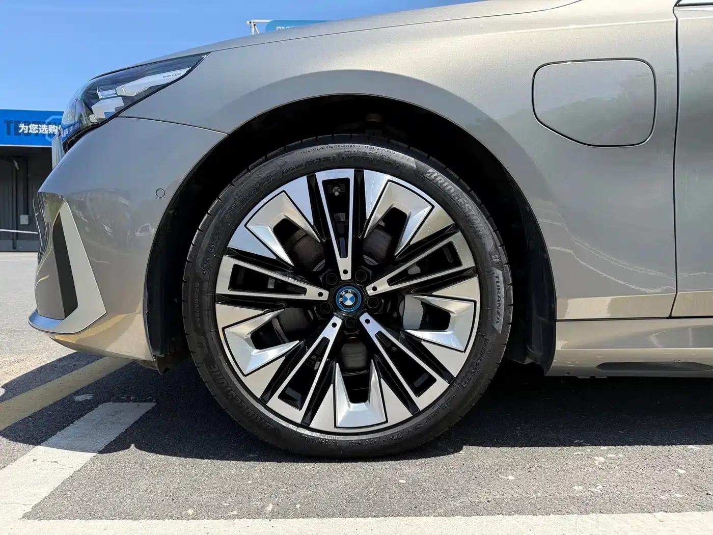 BMW i5 2024 eDrive 35L Premium Luxury Package — миниатюра 4